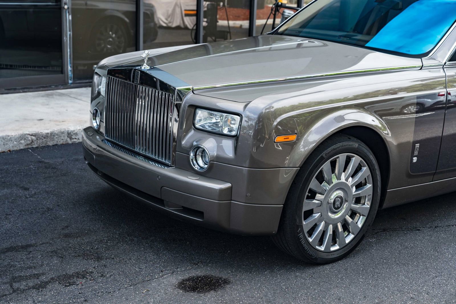 Used 2004 Rolls-Royce Phantom Sedan image 4