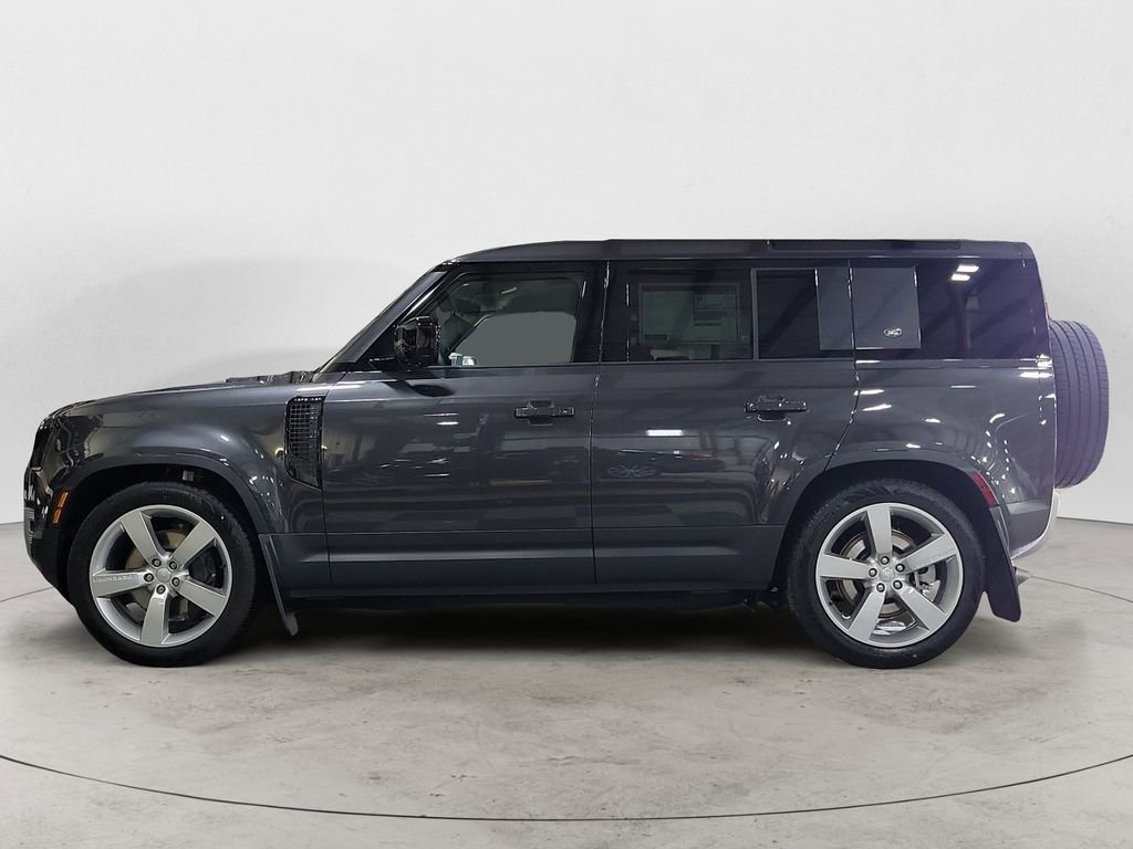Used 2024 Land Rover Defender 110 SE AWD/4WD image 2
