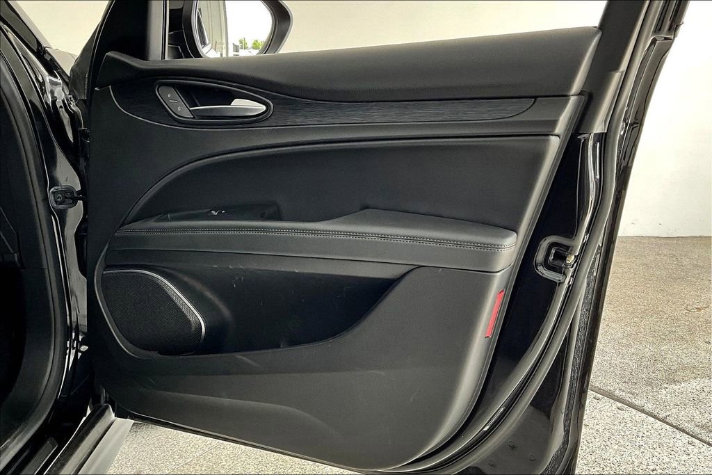 Used 2022 Alfa Romeo Stelvio Sprint image 22
