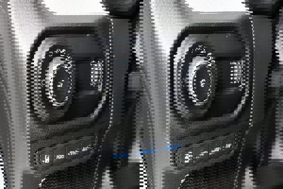 Used 2024 Jeep Wrangler Unlimited w/ Convenience Group image 21