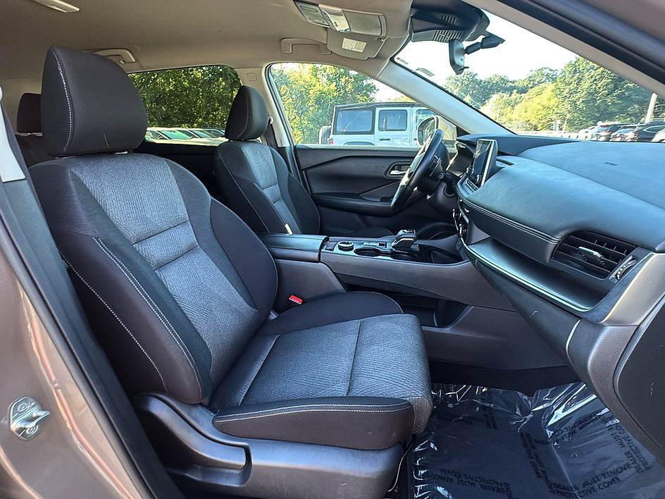Certified 2025 Nissan Rogue SV AWD/4WD image 10