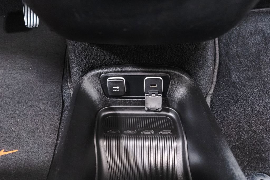 Used 2020 Chrysler Pacifica Touring-L AWD/4WD image 19
