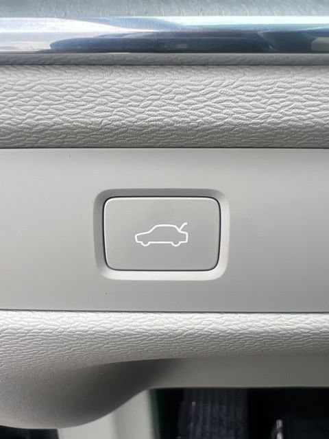 Used 2024 Volvo XC60 B5 Plus AWD/4WD image 22