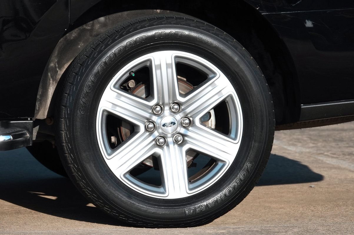 Used 2018 Ford Expedition Max XLT w/ Equipment Group 202A RWD image 26