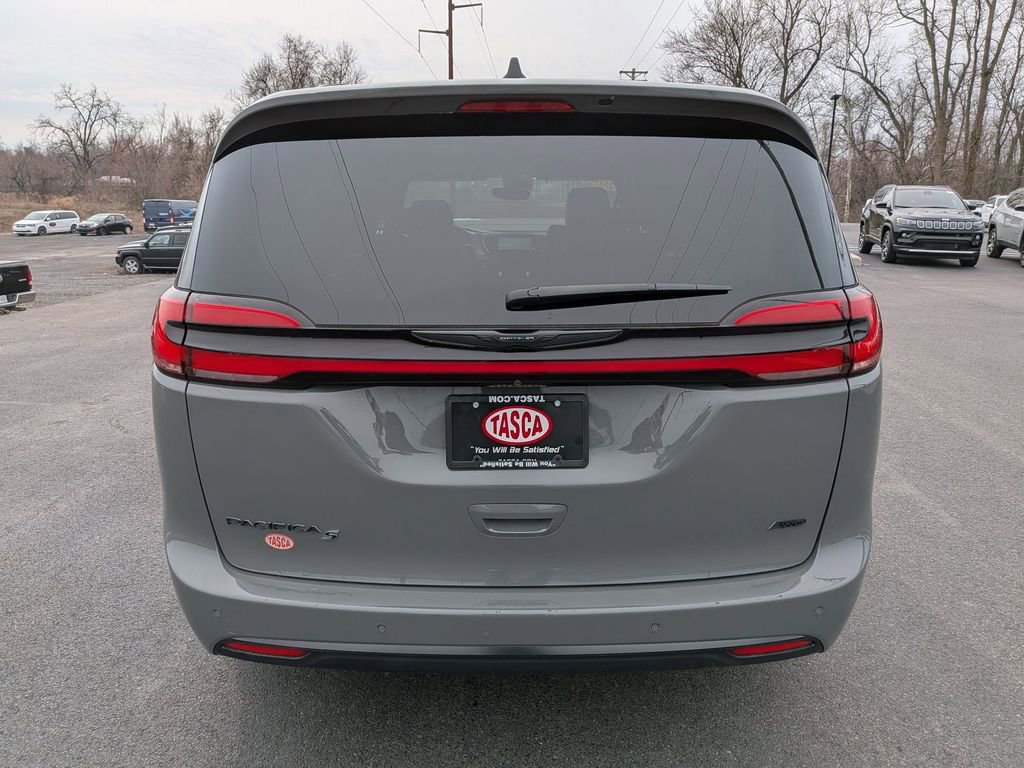 Used 2023 Chrysler Pacifica Touring-L w/ S Appearance Package image 4