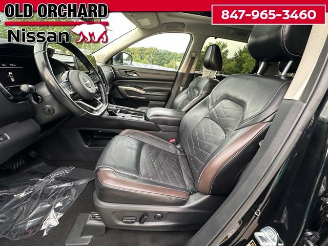 Used 2022 Nissan Pathfinder Platinum w/ Lighting Package (N92) FWD image 9