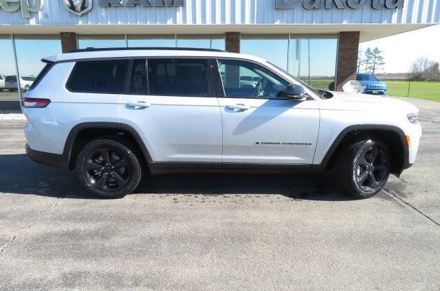 New 2026 Jeep Grand Cherokee L Limited AWD/4WD image 1