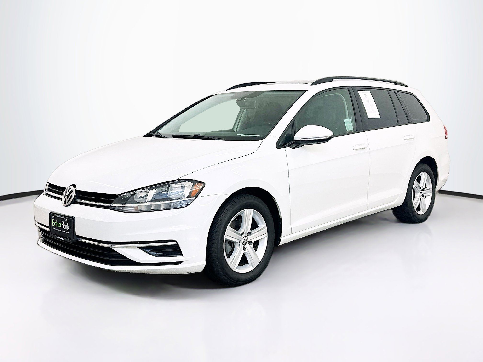 Used 2018 Volkswagen Golf SE FWD image 3