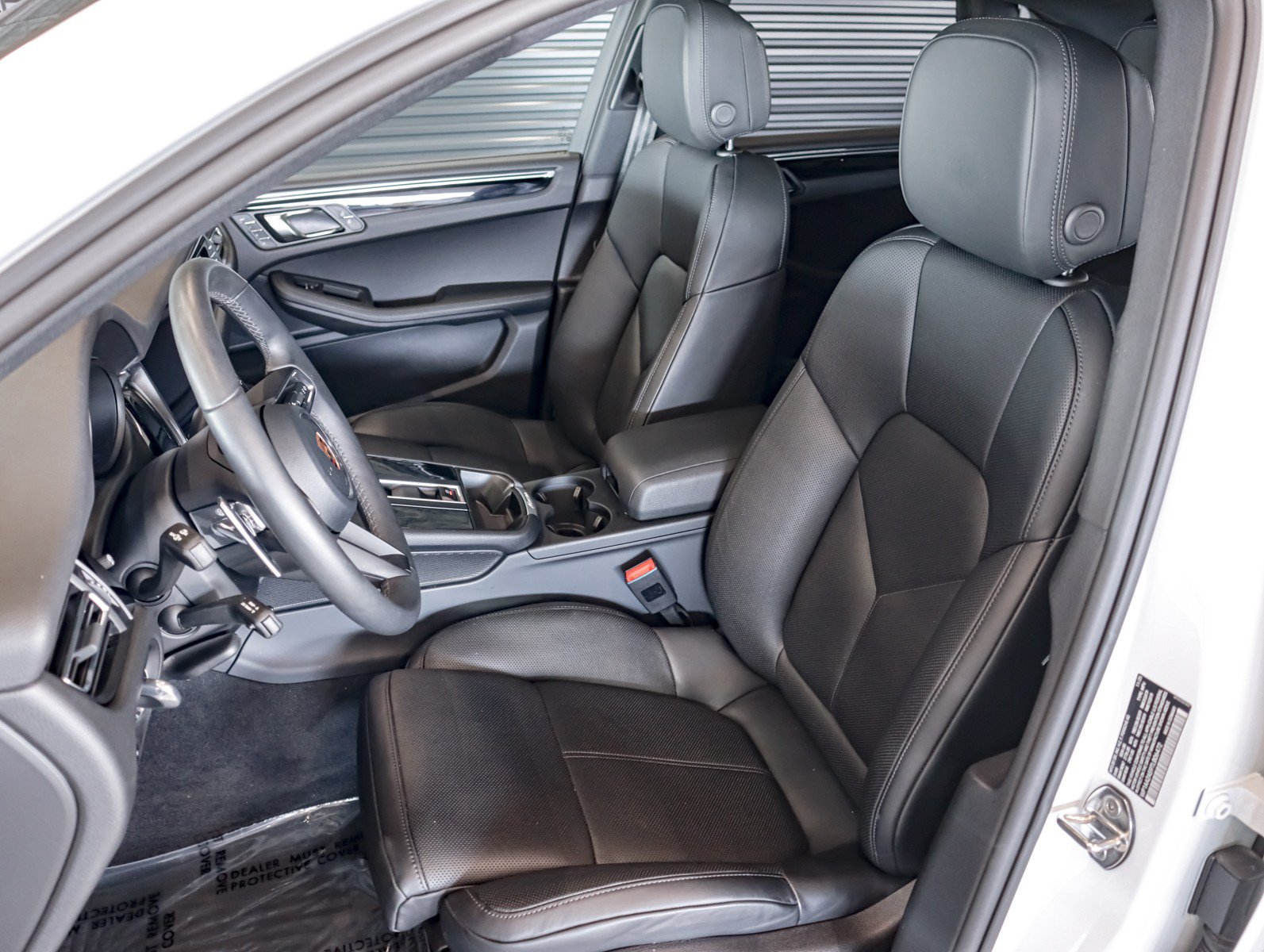 Used 2026 Porsche Macan AWD/4WD image 5