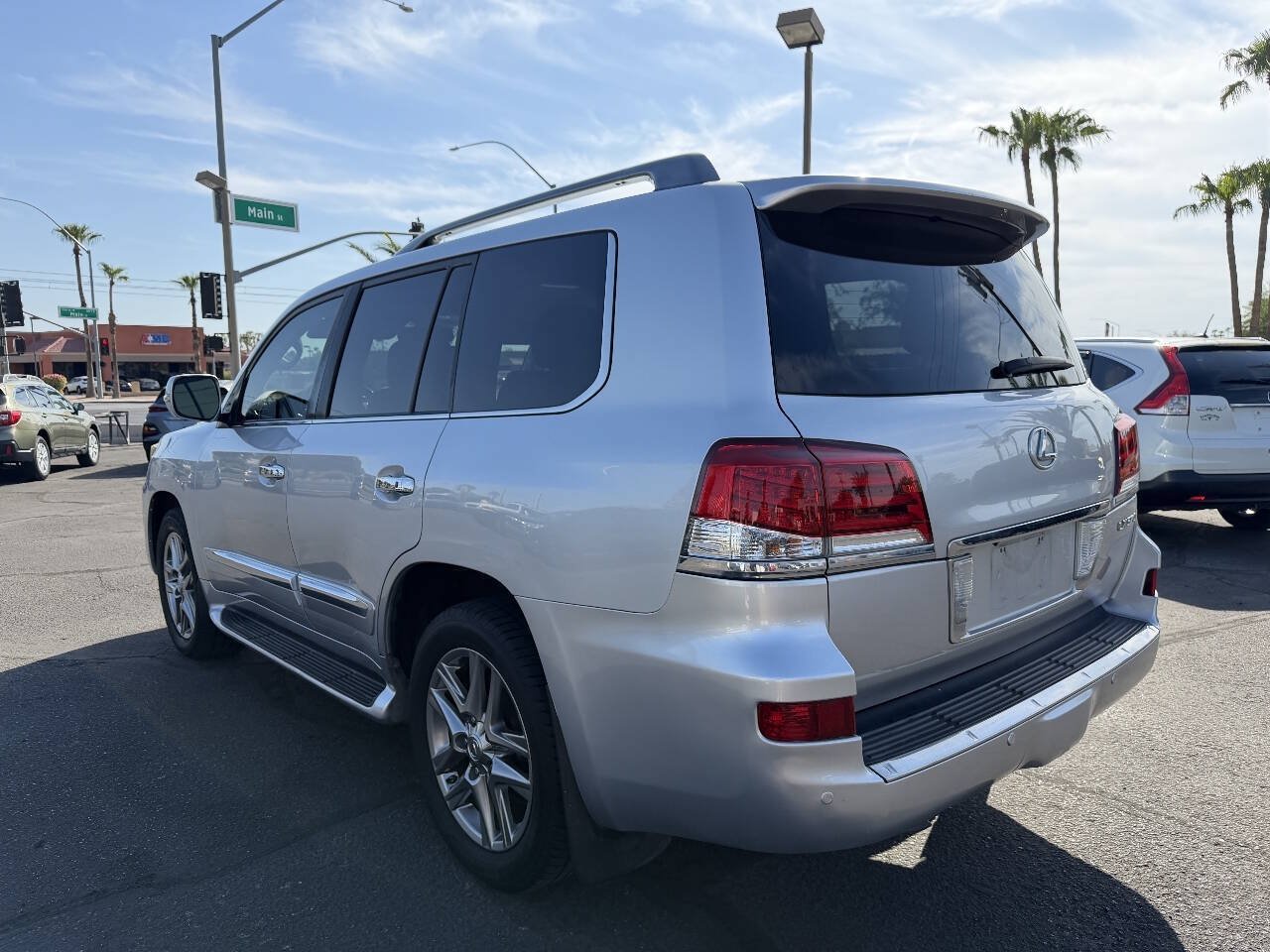 Used 2013 Lexus LX 570 4WD w/ Luxury Pkg image 4