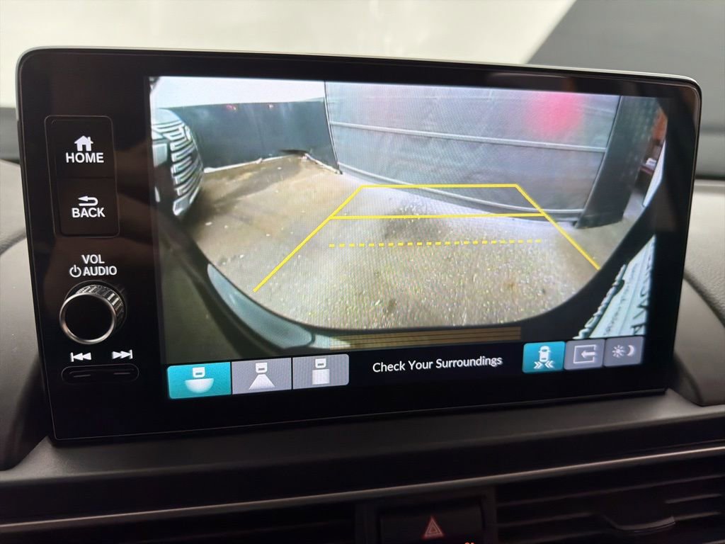 Used 2025 Honda Pilot Touring image 17