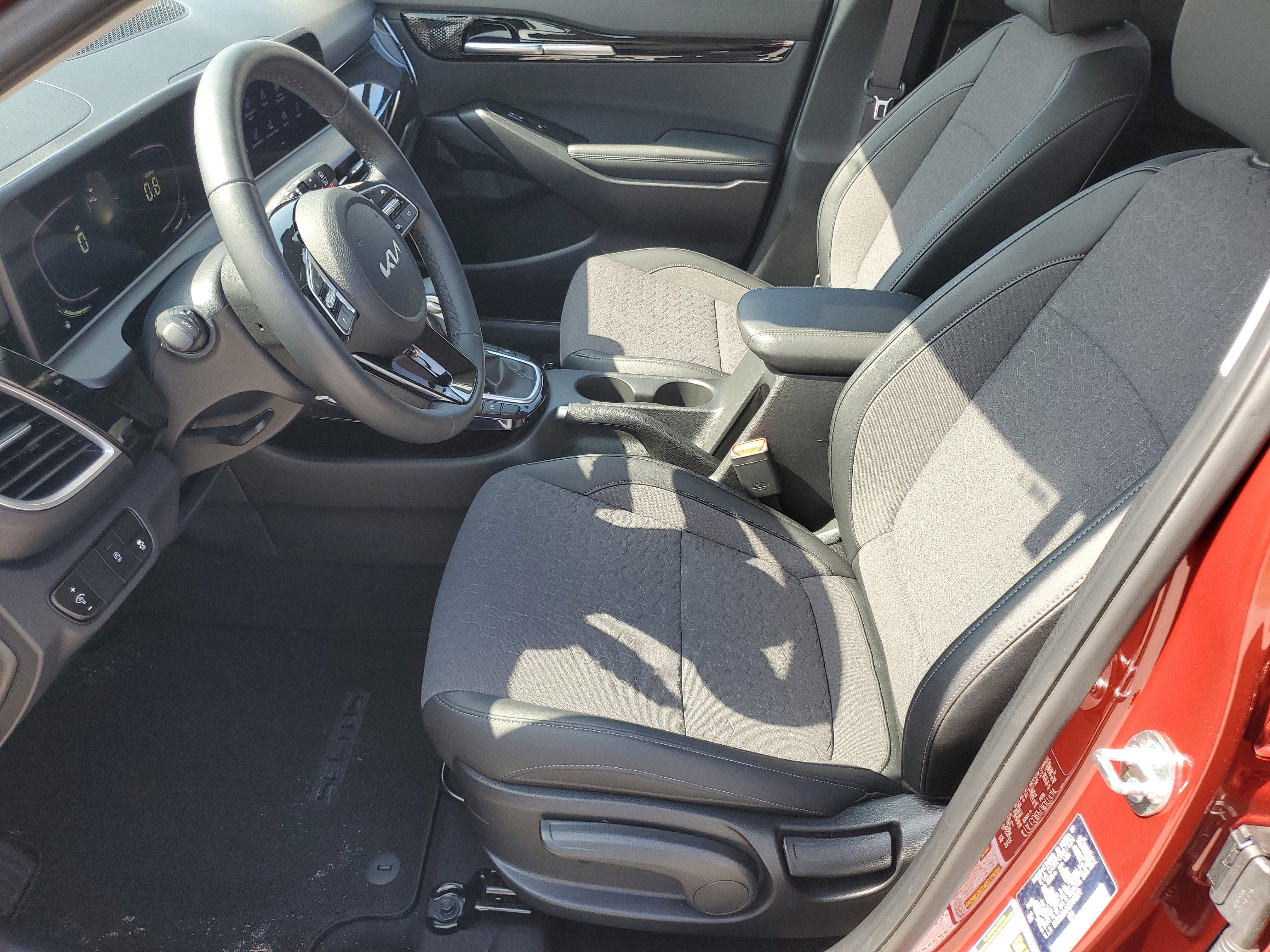 Used 2025 Kia Seltos S image 10