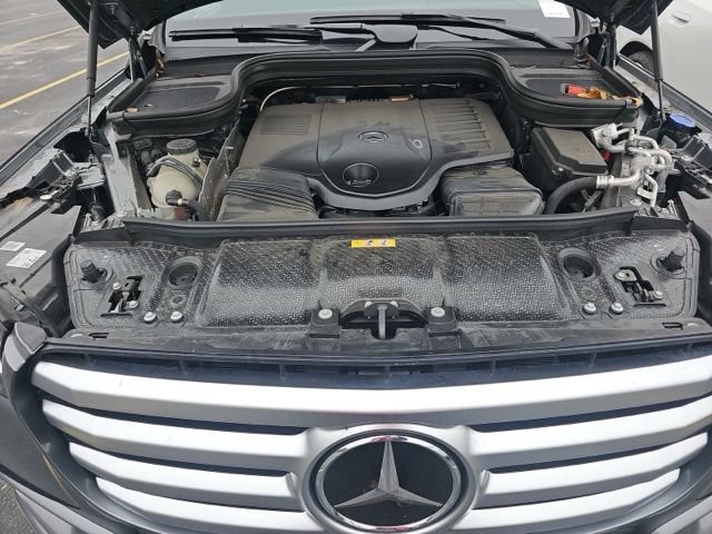 Used 2025 Mercedes-Benz GLS 450 4MATIC image 19