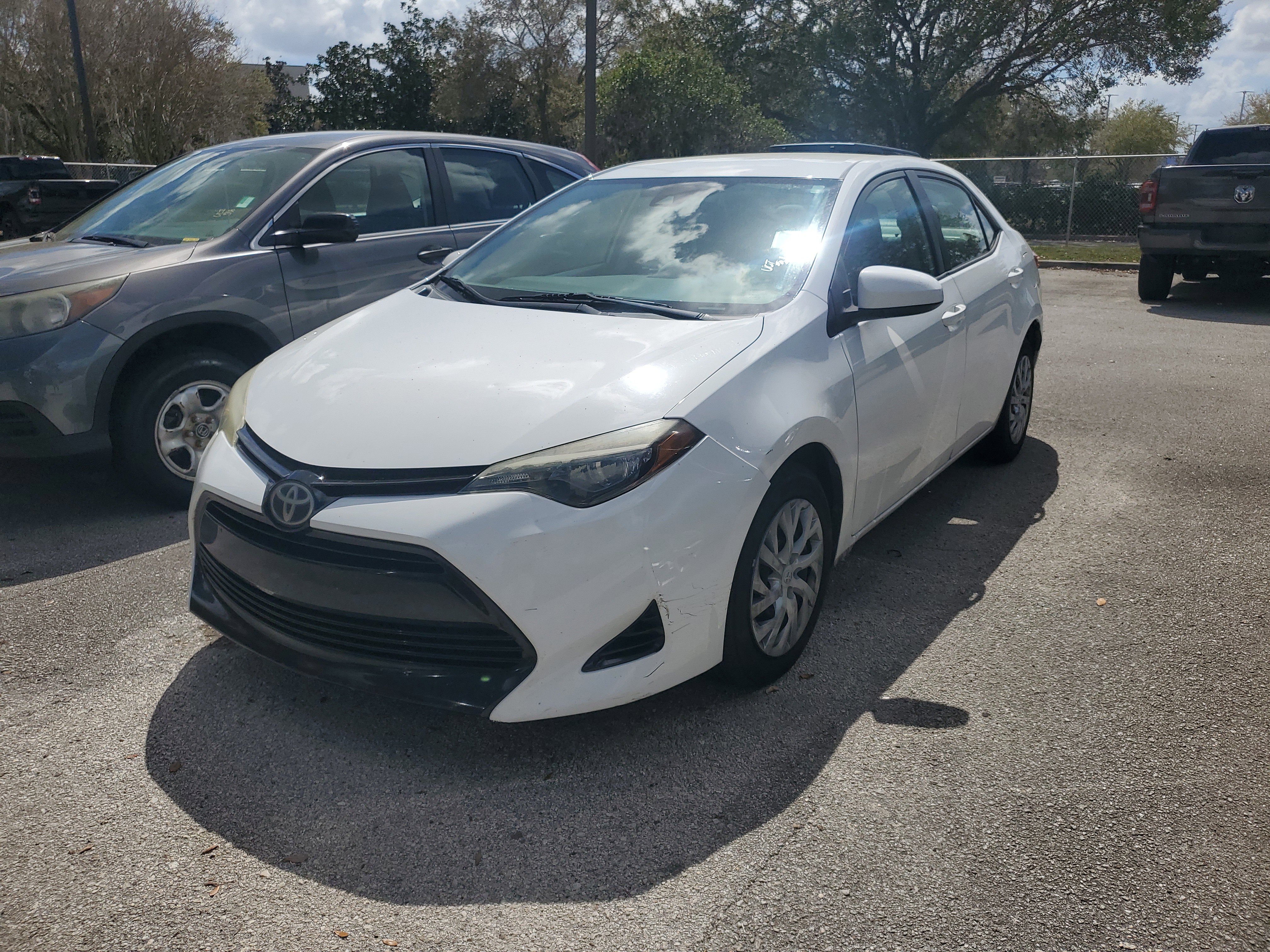 Used 2018 Toyota Corolla LE image 2