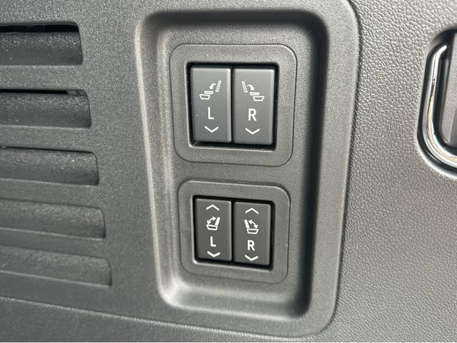 New 2026 GMC Acadia Denali Ultimate w/ LPO, Floor Liner Package AWD/4WD image 32