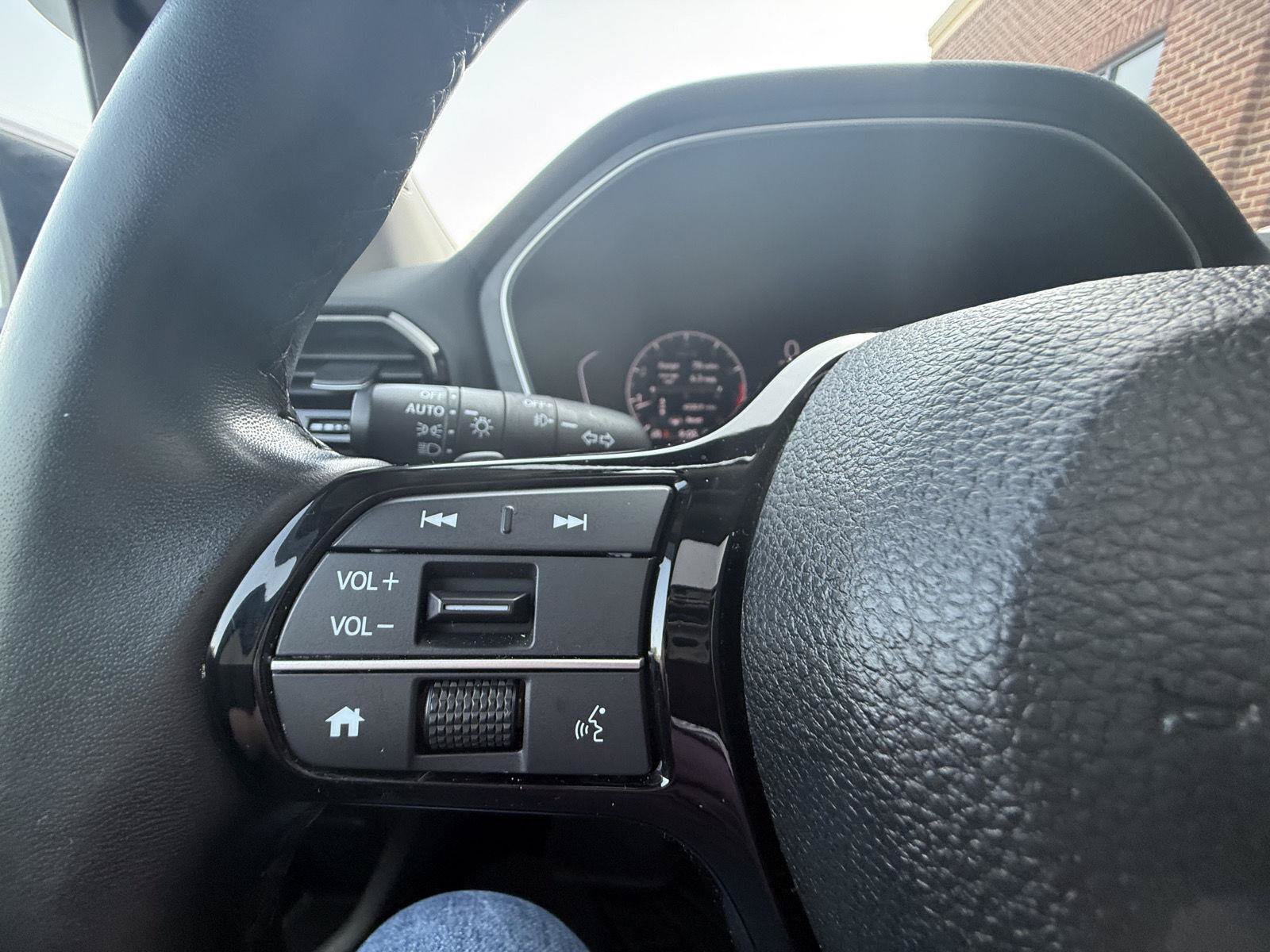 Used 2024 Honda Pilot Touring image 15