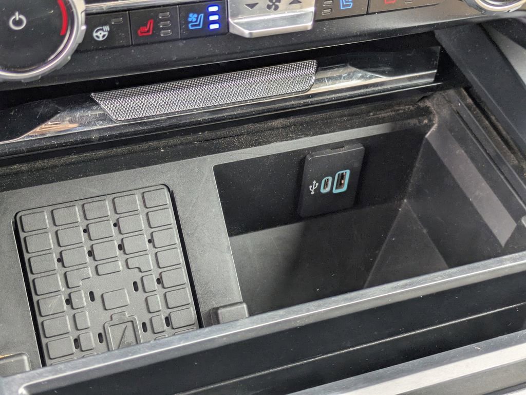 Used 2024 Ford F350 Lariat w/ FX4 Off-Road Package image 18