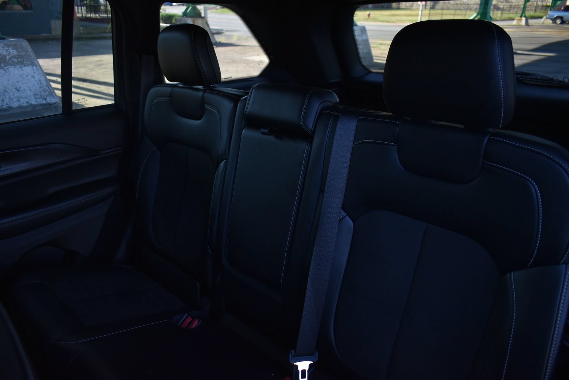 Used 2023 Jeep Grand Cherokee Altitude AWD/4WD image 16