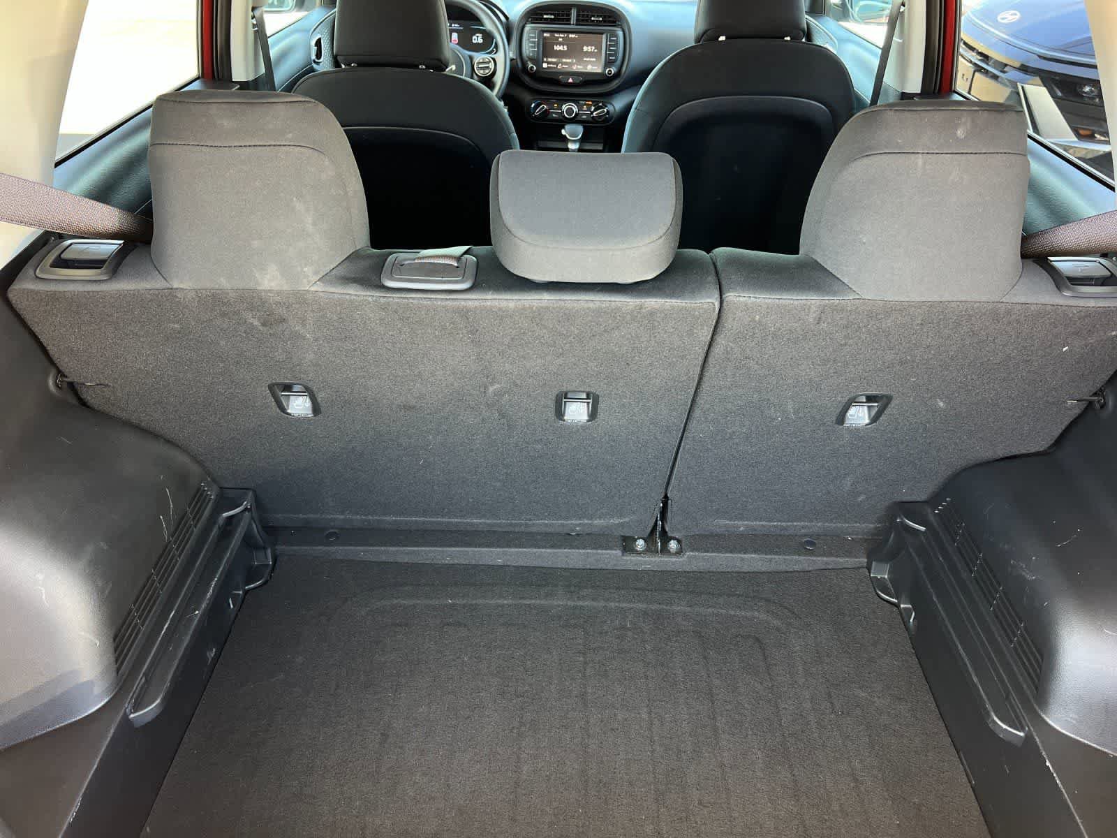 Used 2025 Kia Soul LX w/ LX Technology Package FWD image 16