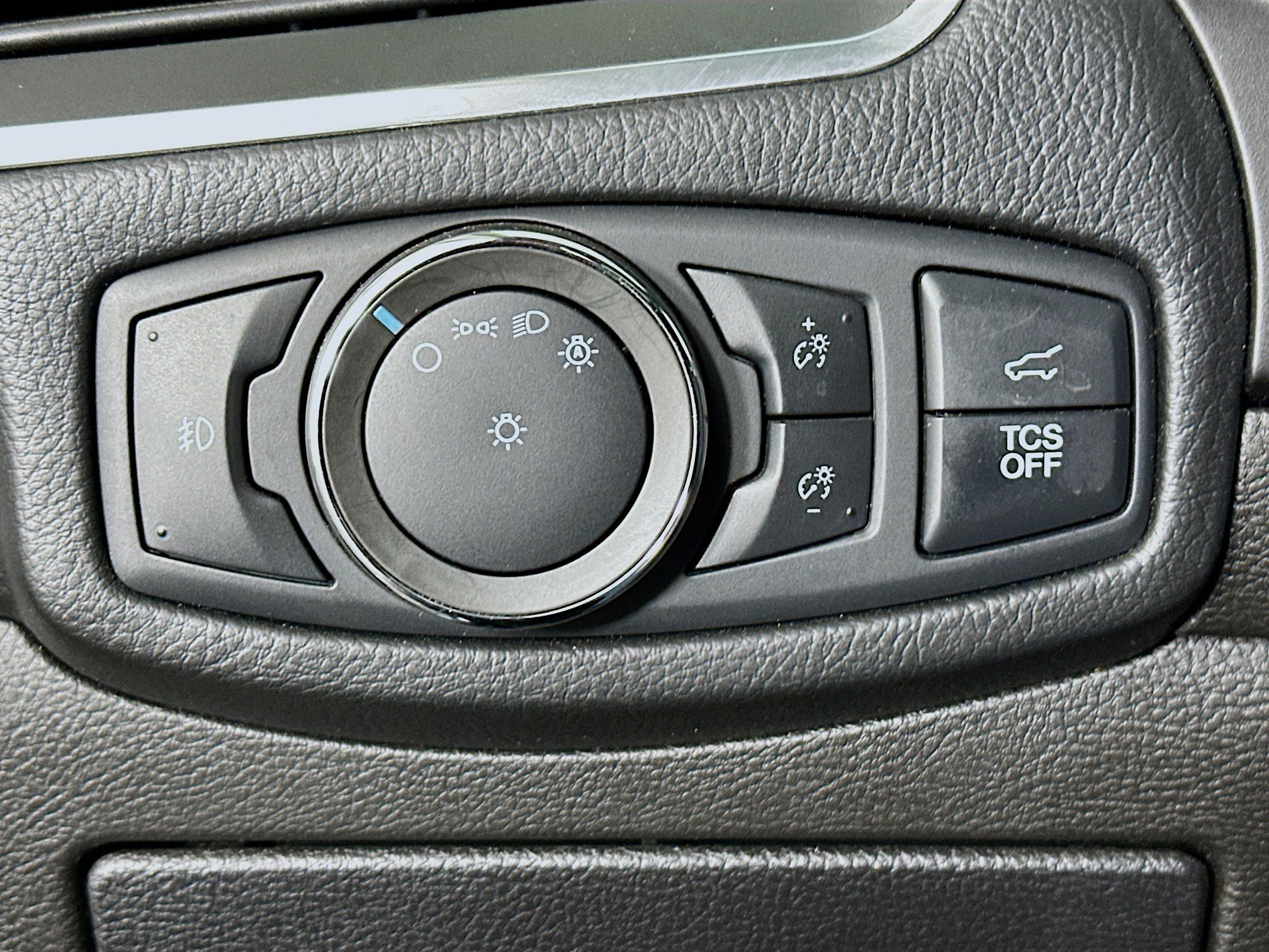 Used 2020 Ford Edge Titanium w/ Equipment Group 301A image 16