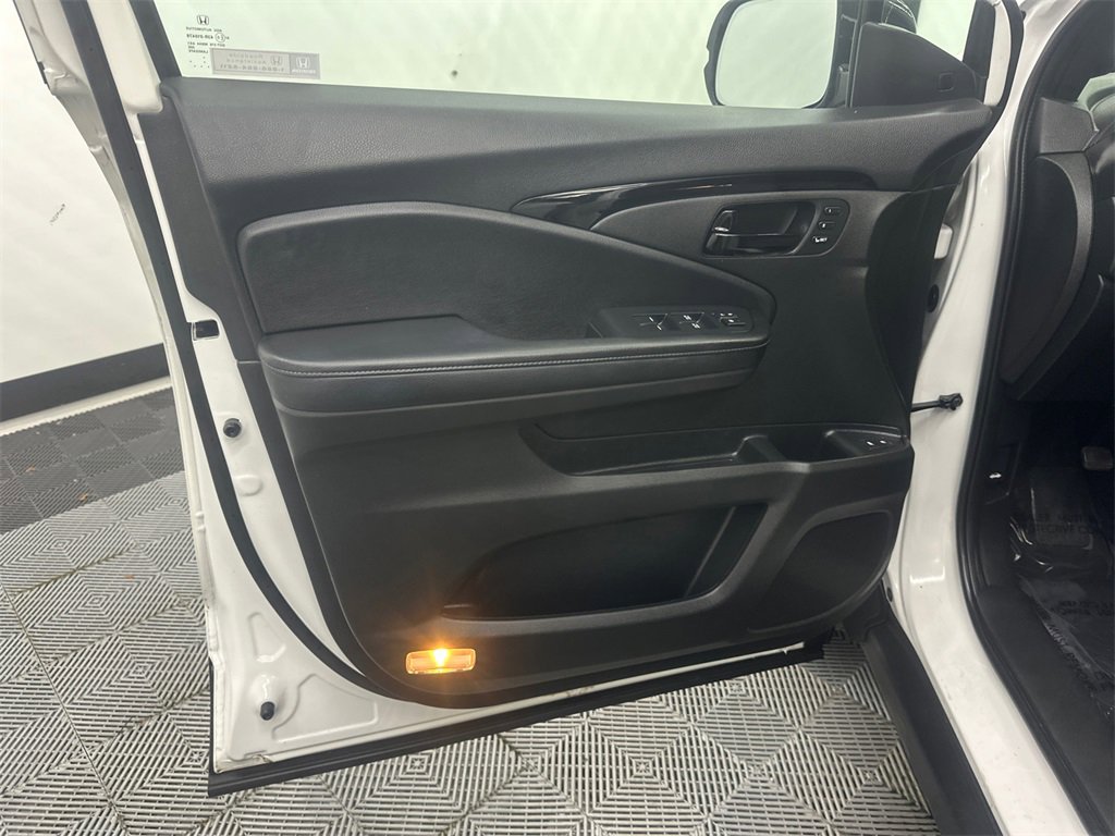 Used 2023 Honda Passport Elite image 11