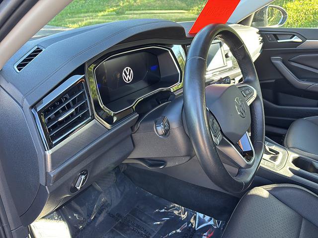Used 2024 Volkswagen Jetta SE FWD image 13