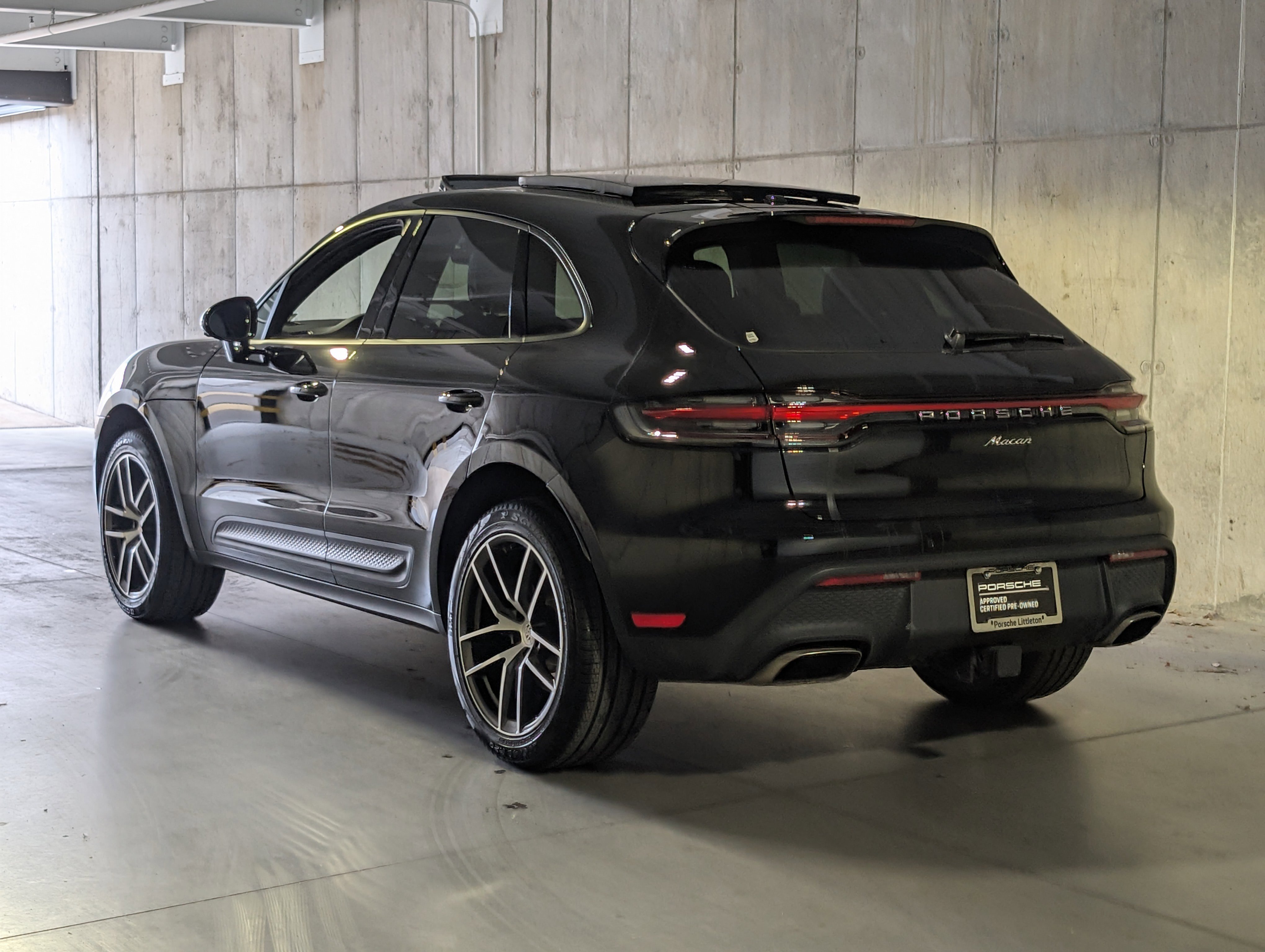 Certified 2025 Porsche Macan image 3