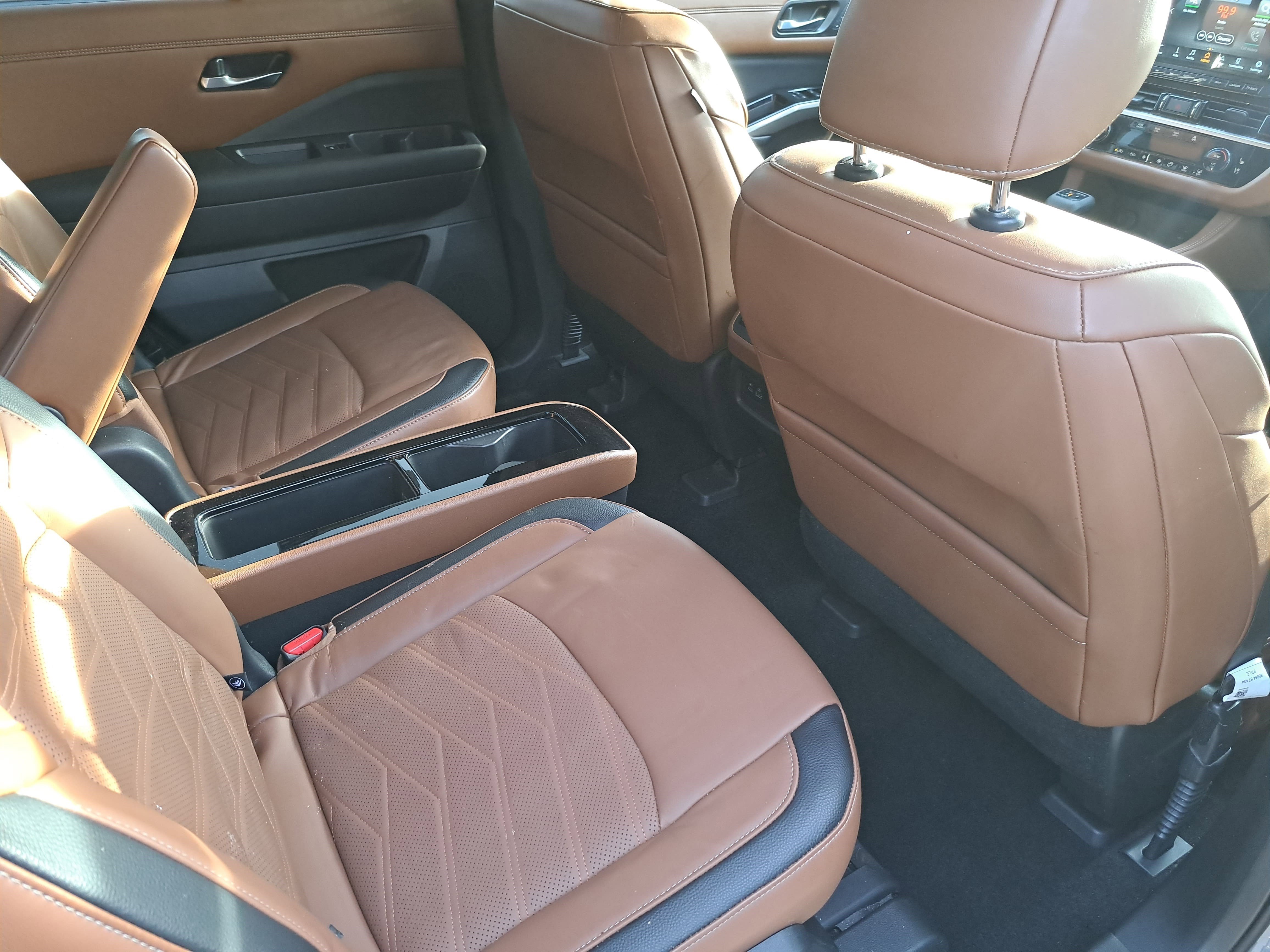 Used 2022 Nissan Pathfinder Platinum w/ Cargo Package image 11