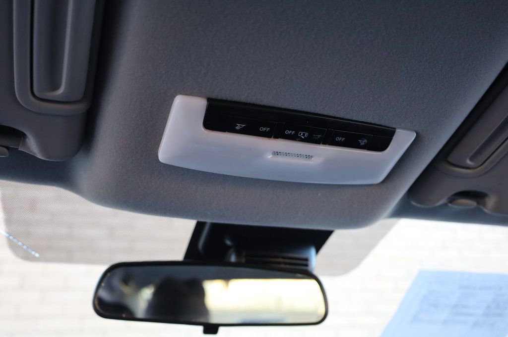 Used 2025 Nissan Versa S w/ Trunk Package image 30