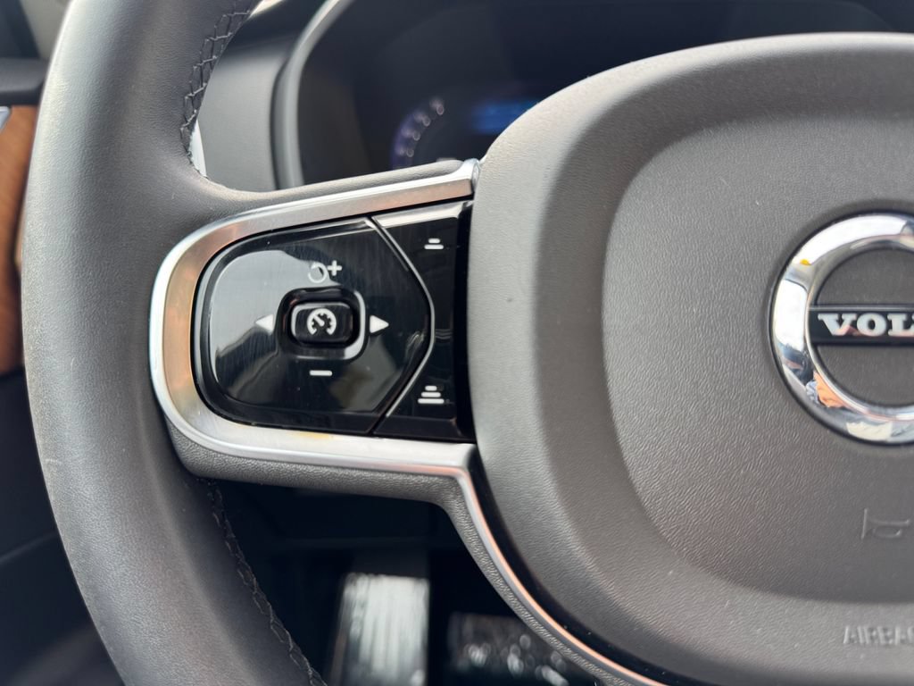Certified 2023 Volvo XC90 B5 Plus w/ Protection Package Premier AWD/4WD image 15