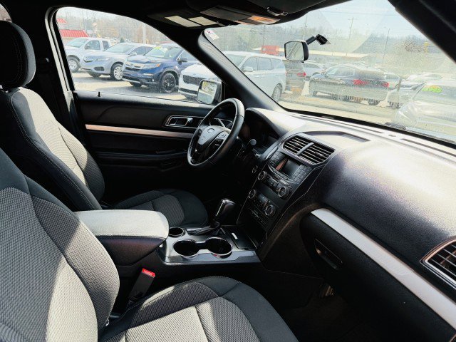 Used 2018 Ford Explorer XLT image 18