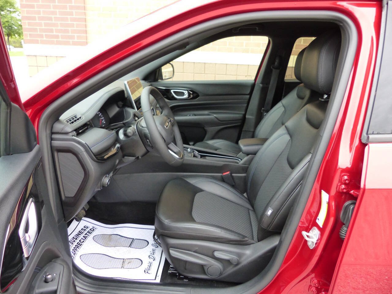 Used 2026 Jeep Compass Latitude AWD/4WD image 19