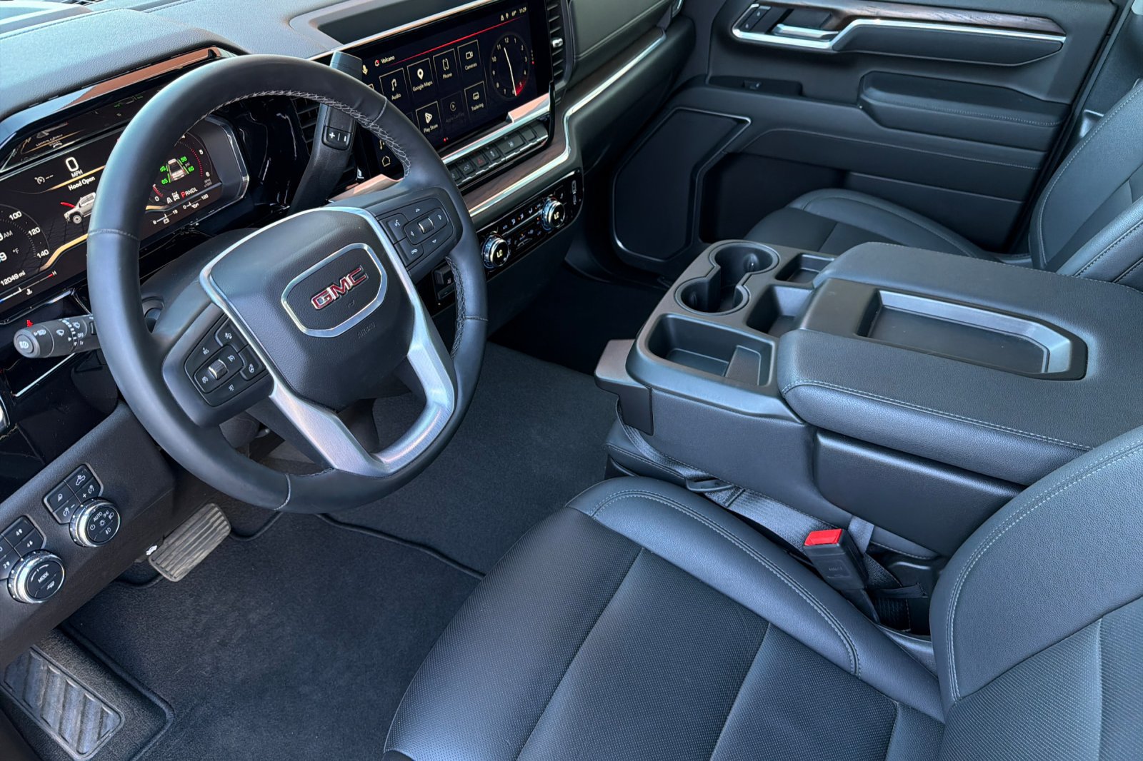Used 2025 GMC Sierra 2500 SLT w/ Snow Plow Prep/Camper Package AWD/4WD image 9
