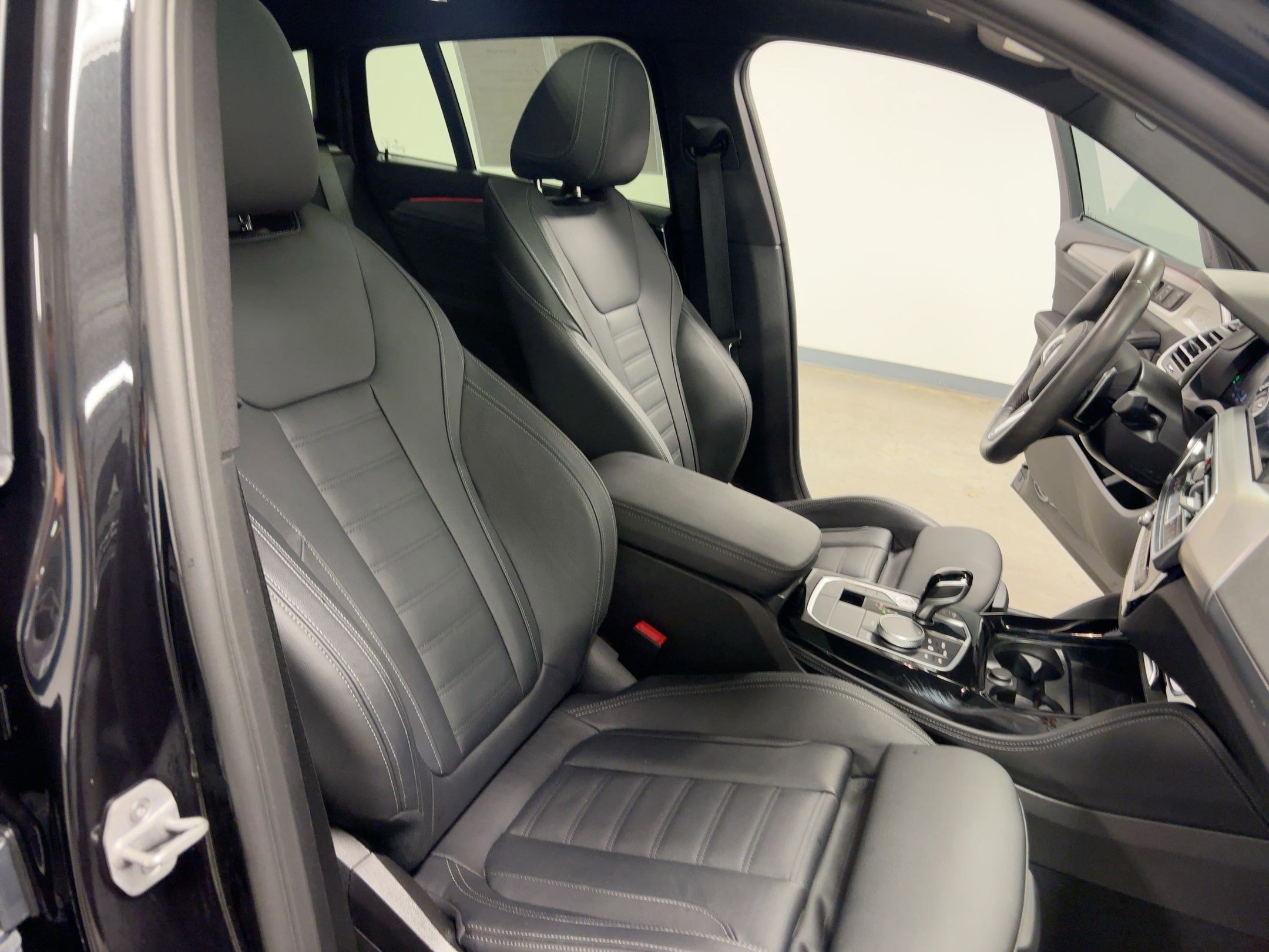 Certified 2025 BMW X4 xDrive30i w/ Premium Package image 31