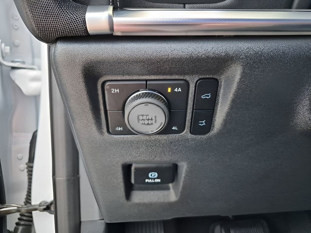 Used 2025 Ford Expedition Platinum image 32