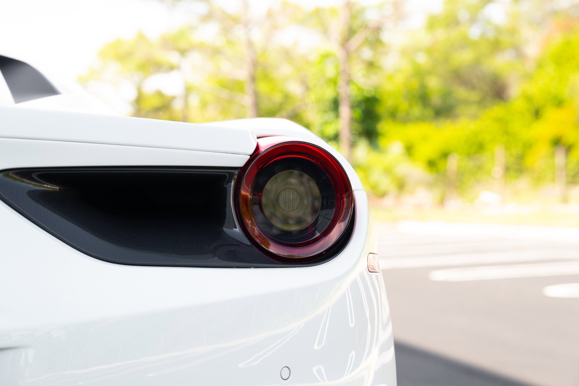 Used 2017 Ferrari 488 GTB RWD image 18