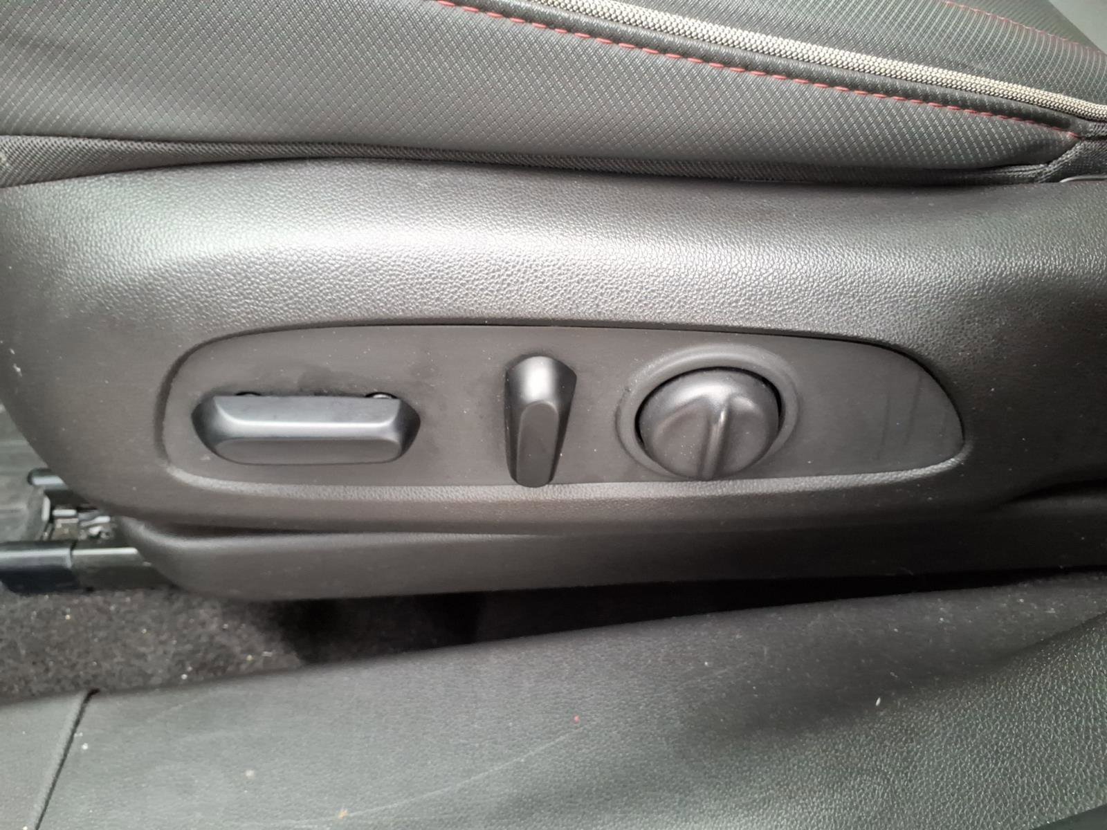 Used 2021 Chevrolet TrailBlazer RS w/ Sun and Liftgate Package image 19