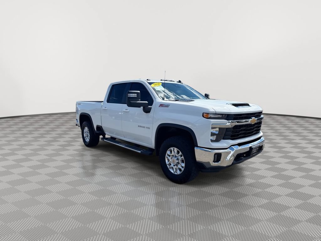 Used 2024 Chevrolet Silverado 2500 LT w/ Convenience Package AWD/4WD image 2