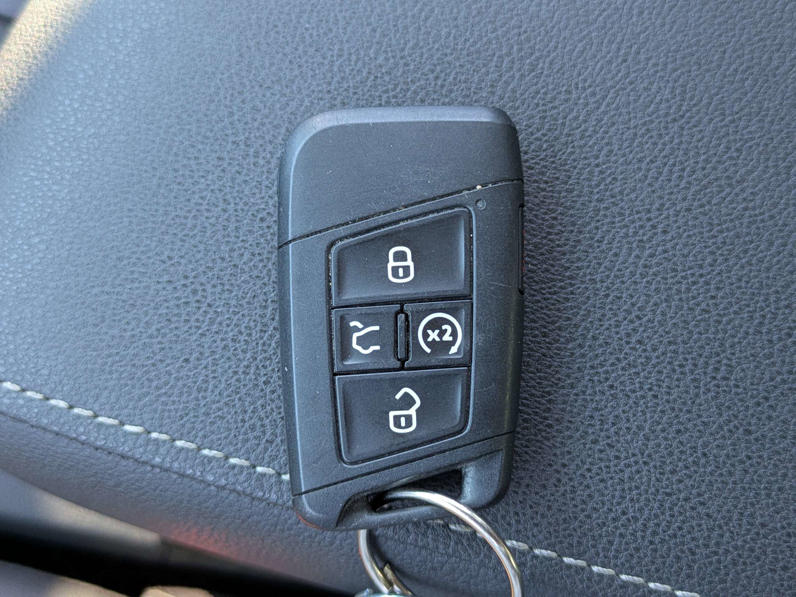 Used 2024 Volkswagen Taos SE image 28