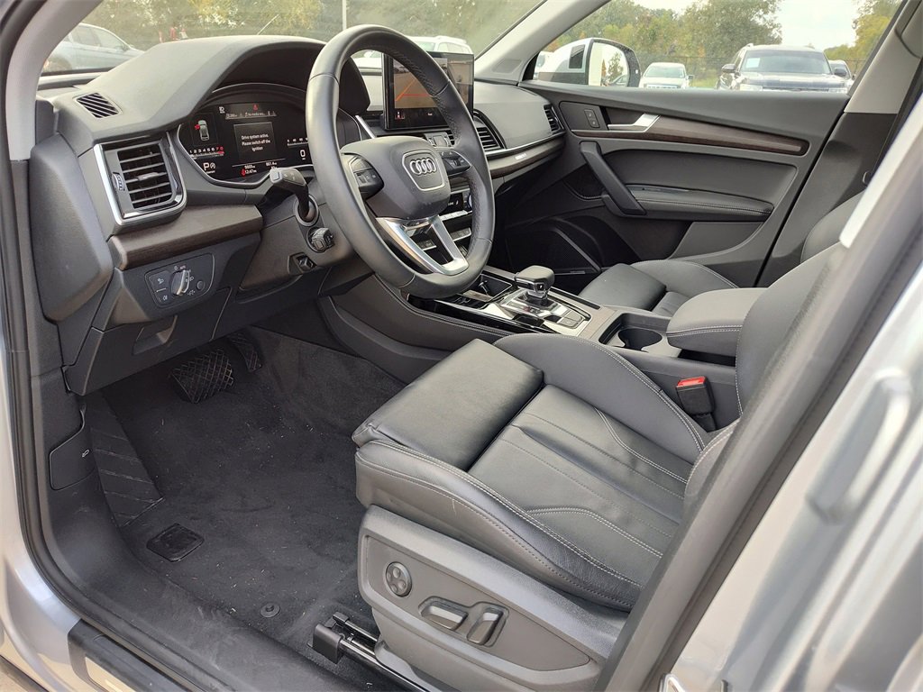 Certified 2025 Audi Q5 2.0T Premium Plus w/ Premium Plus Package image 2
