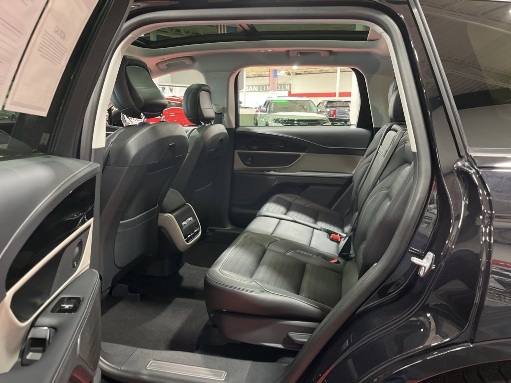 Used 2025 Lincoln Nautilus Reserve image 14