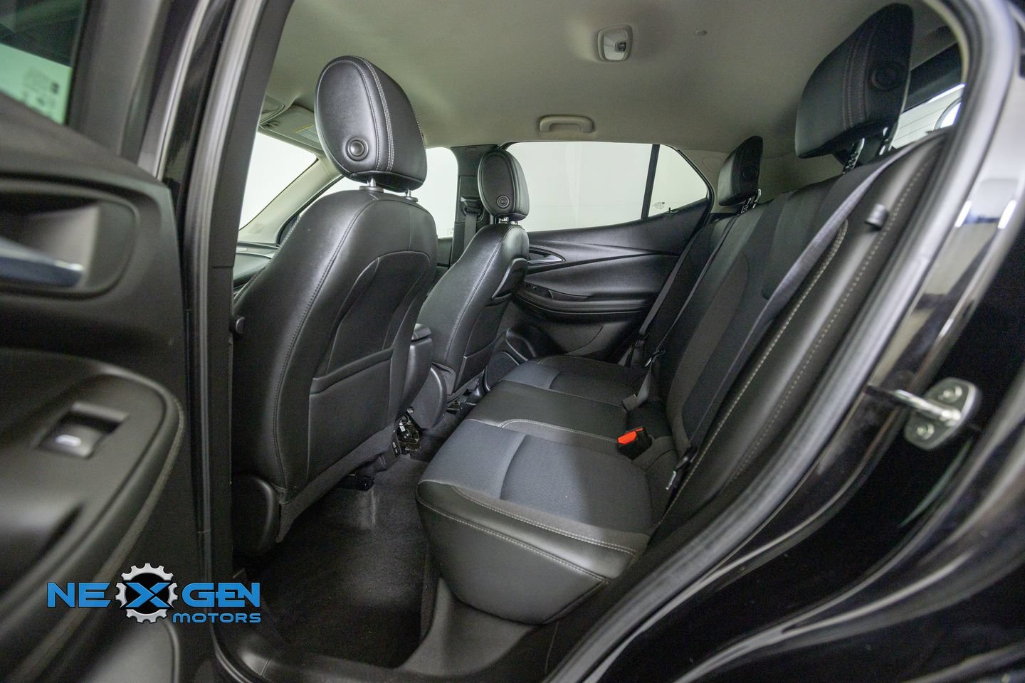 Used 2022 Buick Encore GX Preferred w/ Cold Weather Comfort Package AWD/4WD image 27