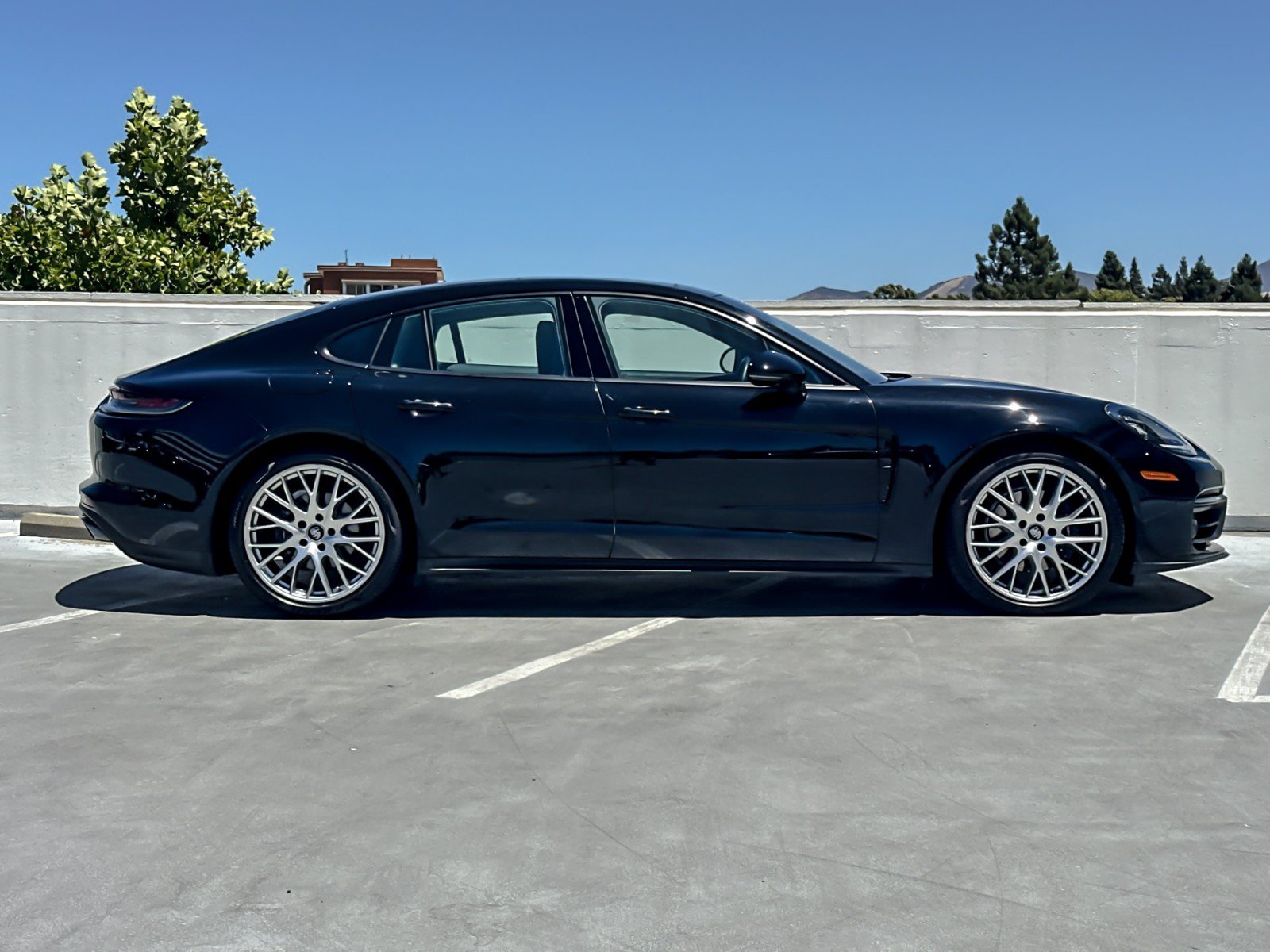 Used 2023 Porsche Panamera image 10