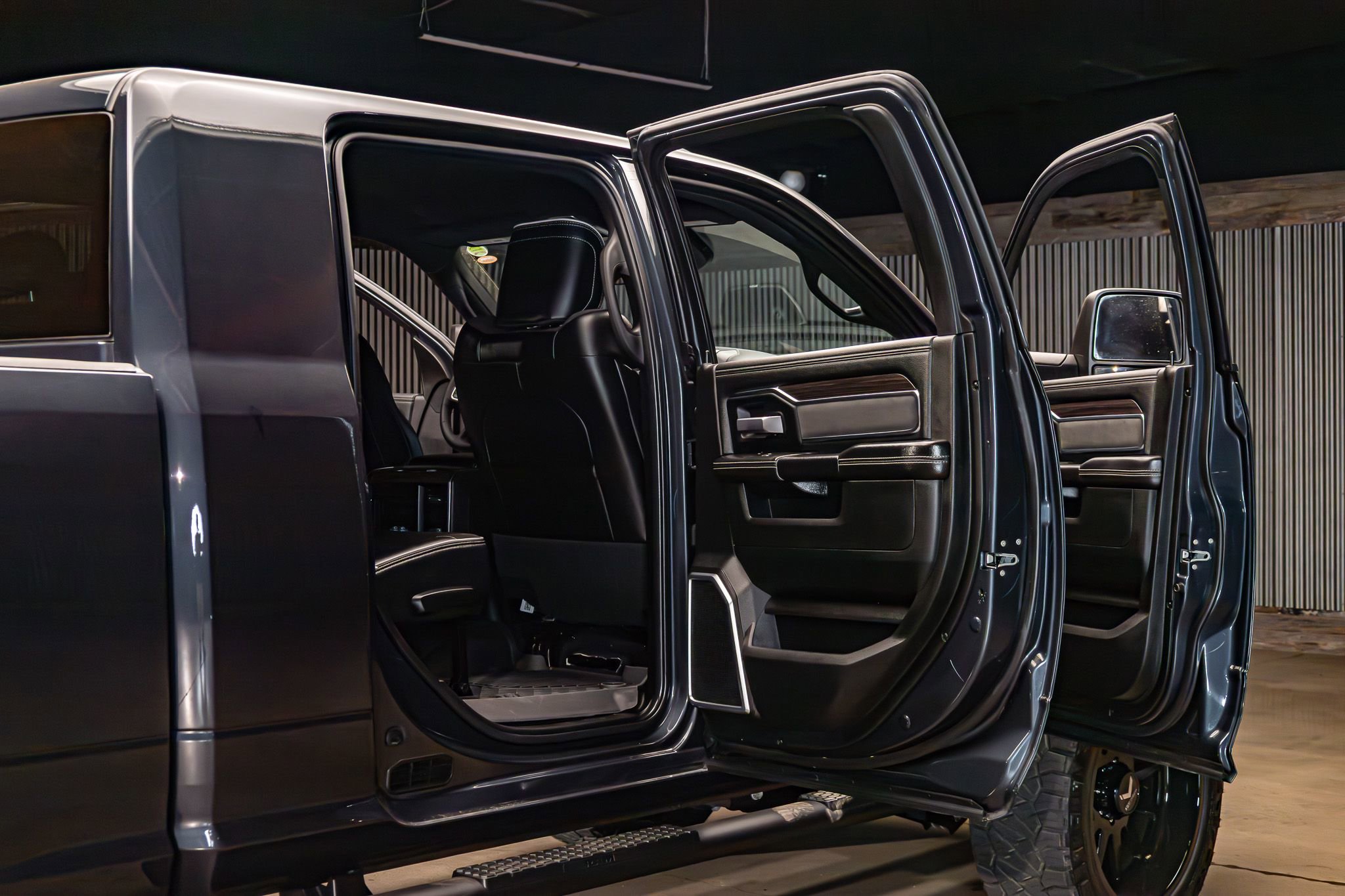 Used 2025 RAM 2500 Laramie w/ Night Edition AWD/4WD image 25