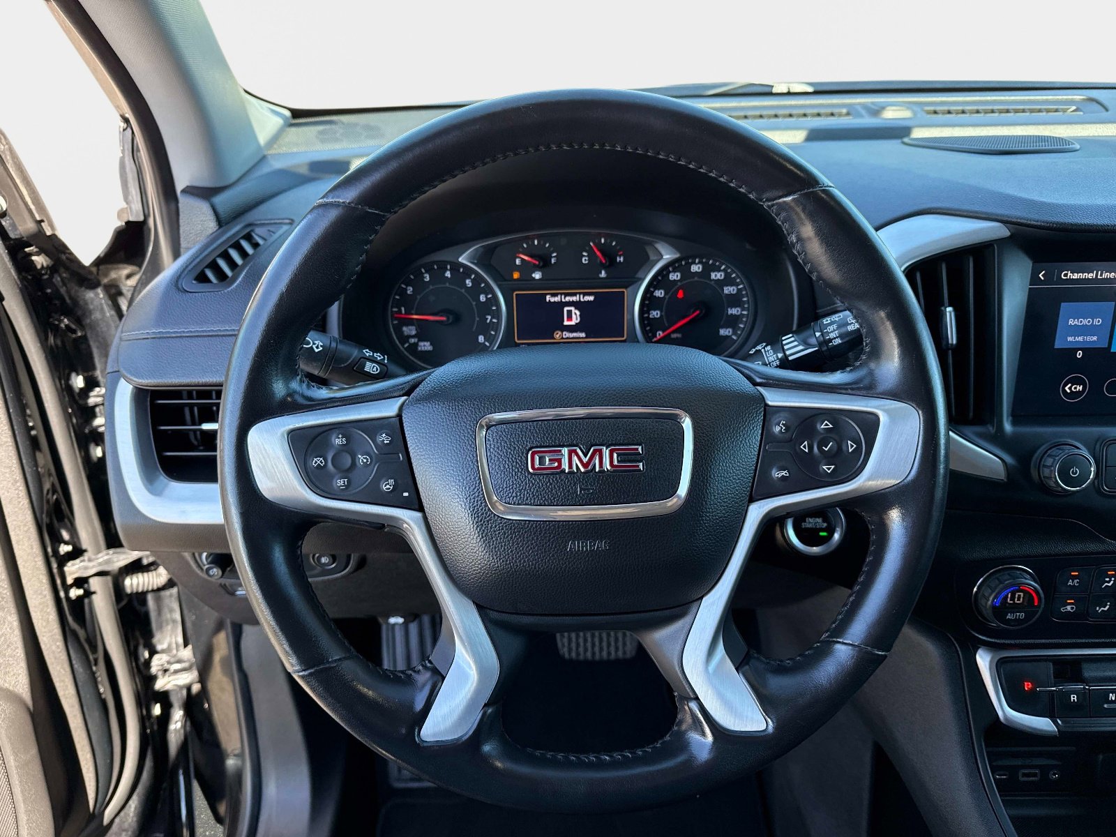 Used 2022 GMC Terrain SLT w/ Infotainment Package II FWD image 28