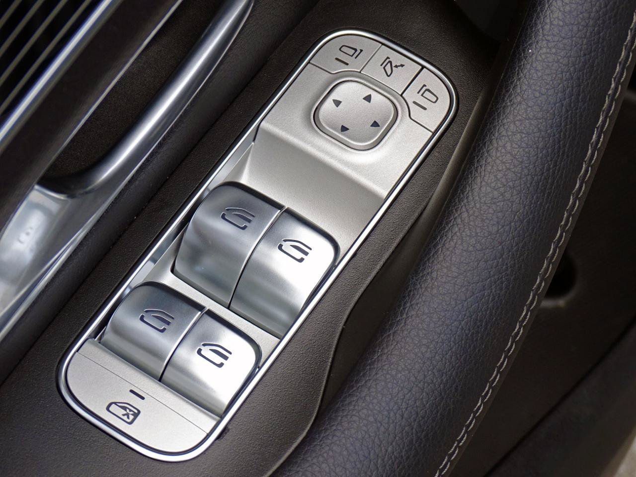 Used 2024 Mercedes-Benz GLE 350 4MATIC w/ 3rd Row Seat Package image 32