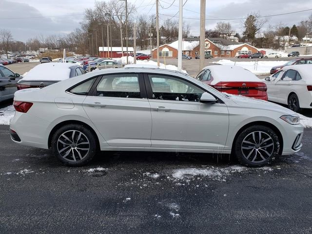 New 2026 Volkswagen Jetta SE FWD image 3