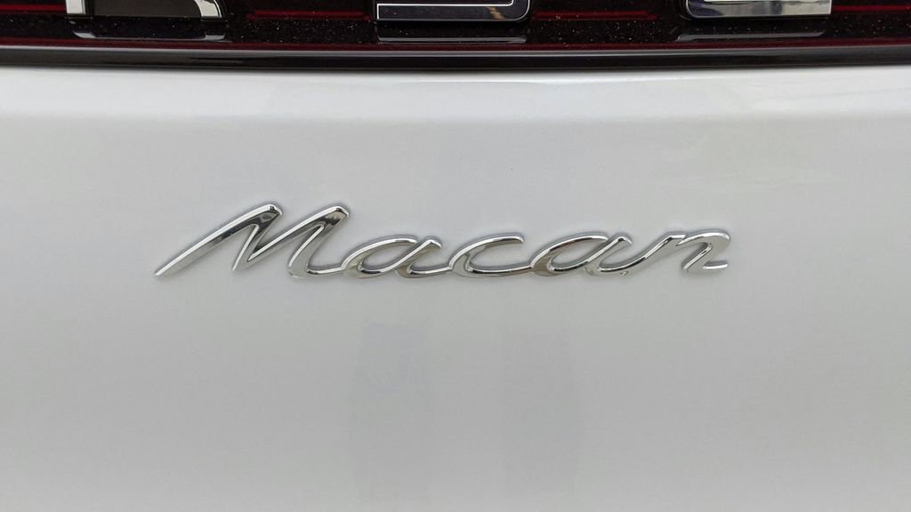 Certified 2022 Porsche Macan image 42
