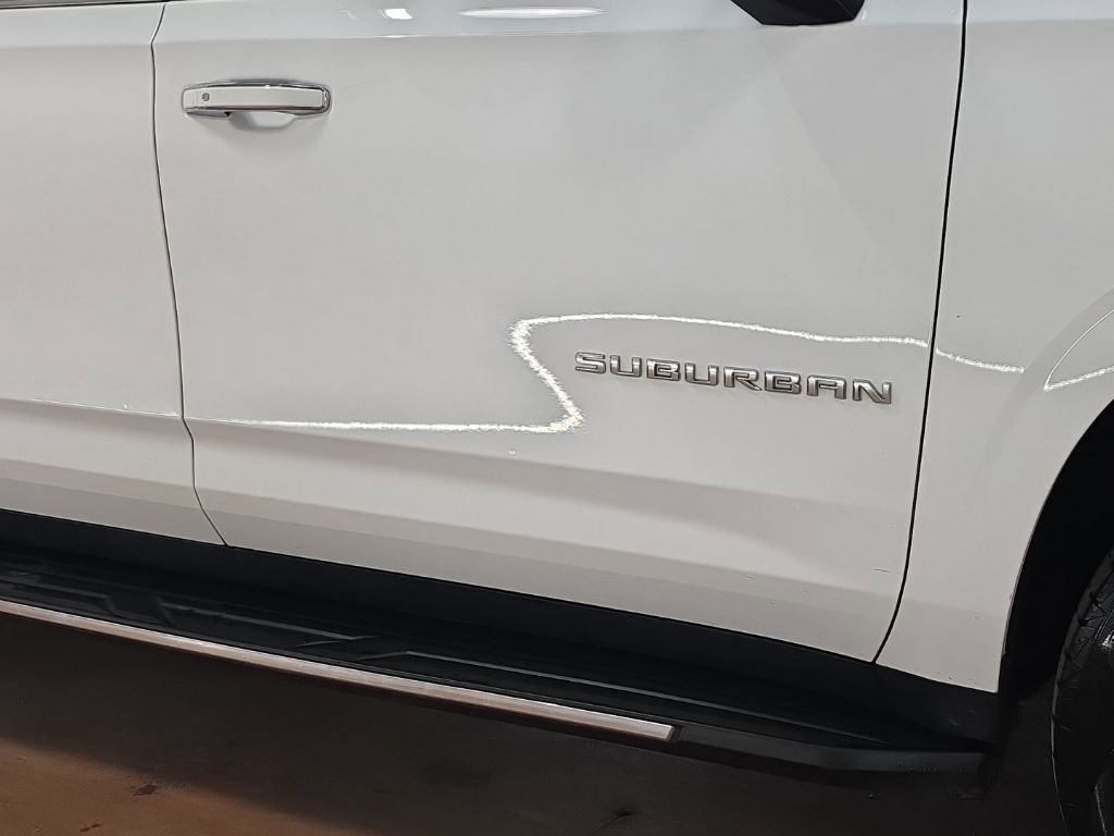 Used 2023 Chevrolet Suburban Premier image 9