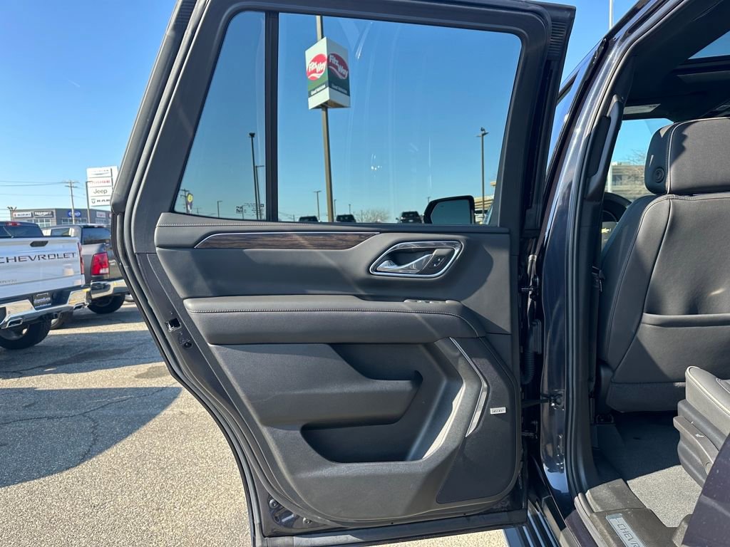 Used 2024 Chevrolet Tahoe Premier w/ Premium Package image 9
